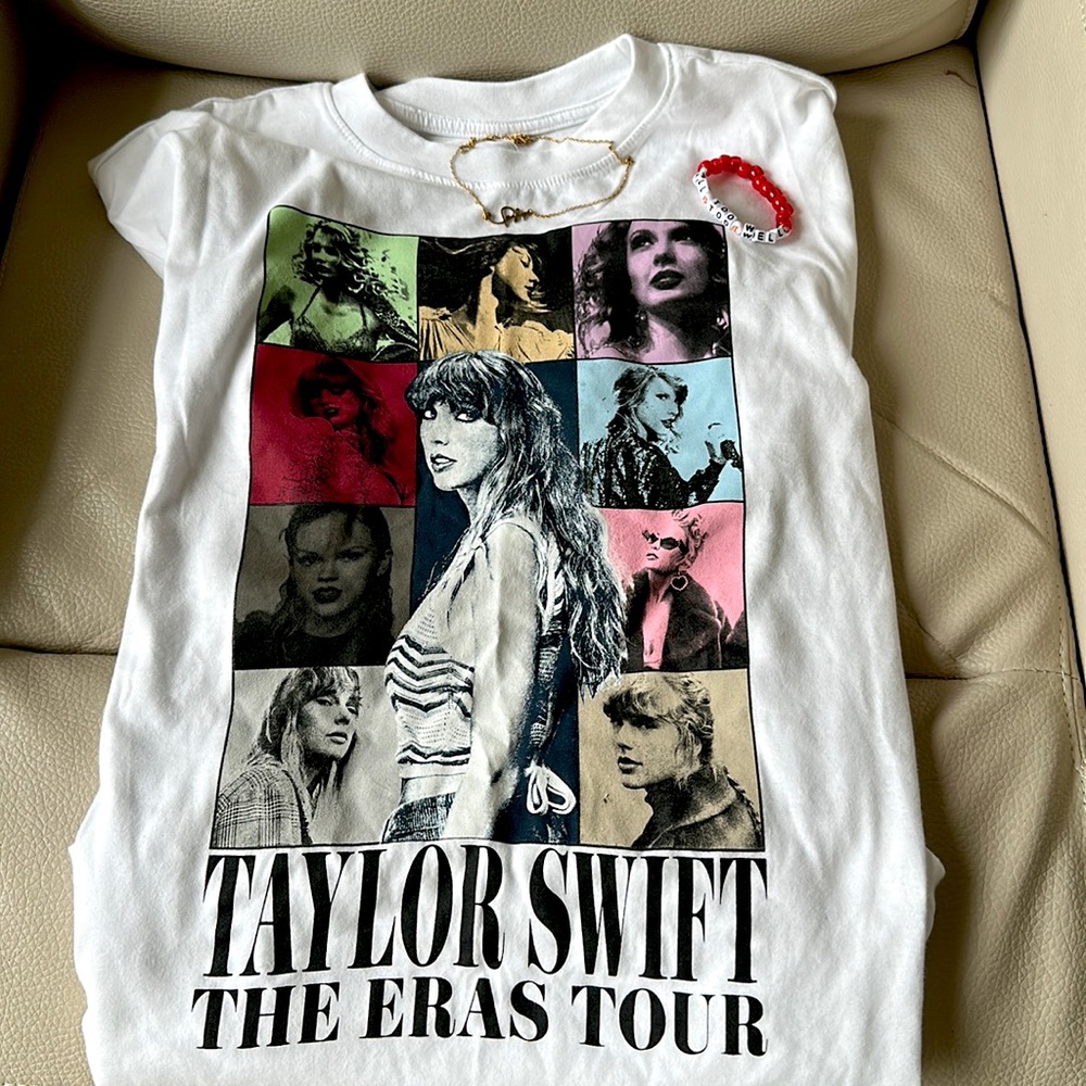 NEW Taylor Swift Eras AUTHENTIC Tour Concert Exclusive T-shirt with extras